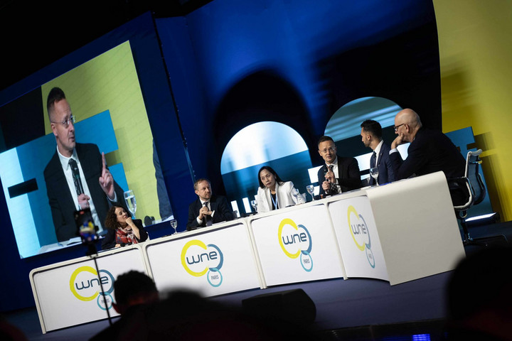 Fotó: Facebook/Szijjártó Péter Nincs rezsicsökkentés, nincs energiabiztonság