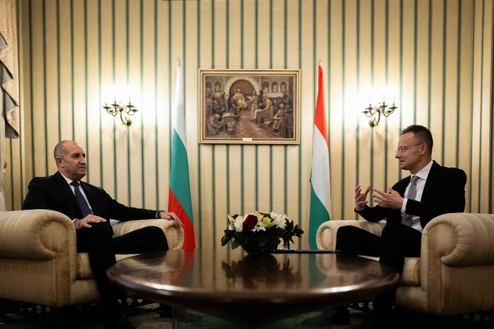 Fotó: Facebook/Szijjártó Péter „Magyarország nem fogja beengedni az illegális migránsokat!”