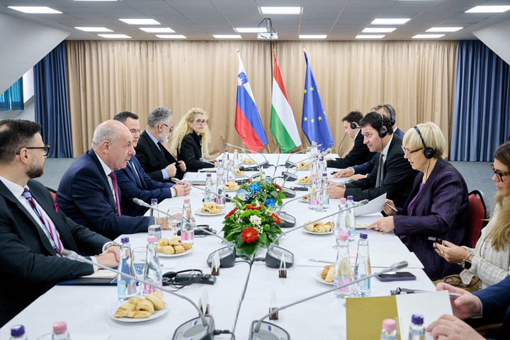 Sulyok Tamás a V4-es régió versenyképességének javításáról tárgyalt Esztergomban