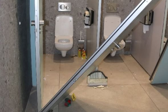 Fotó: Facebook/Rendészeti Államtitkárság Magára robbantotta a pláza mellékhelyiségét egy kecskeméti drogos