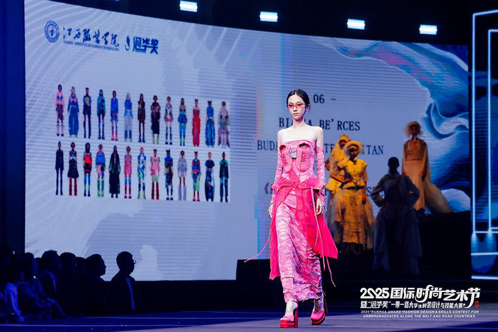 METU-hallgató különdíjat nyert a Runhua Award 2025 nemzetközi divatversenyen Kínában