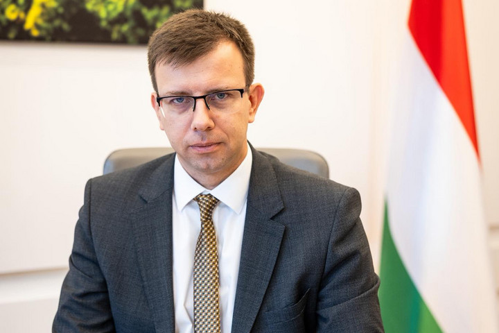 "Brüsszel élesítette a migrációs paktum teljes arzenálját"