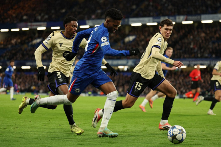 Fotó: ADRIAN DENNIS / AFP Három gólt kaptak a katalánok Londonban