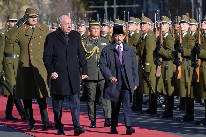 Fotó: MTI/Bruzák Noémi Brunei szultánja magyar állami kitüntetést kapott