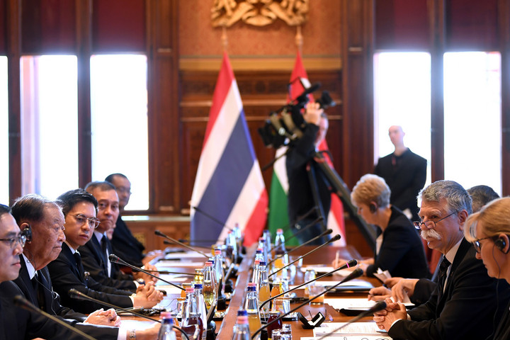 Fotó: MTI/Kovács Attila A két ország közösen vallott értékeit hangsúlyozta a magyar és a thai házelnök