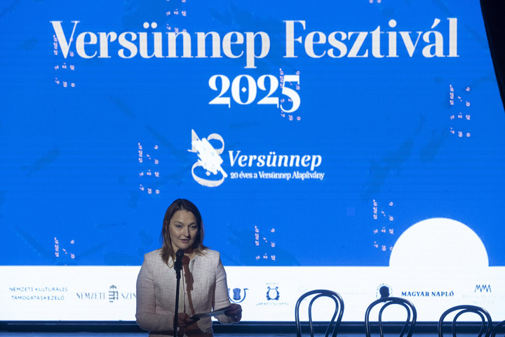 Fotó: MTI/Kocsis Zoltán A versek észrevétlenül vannak jelen életünkben