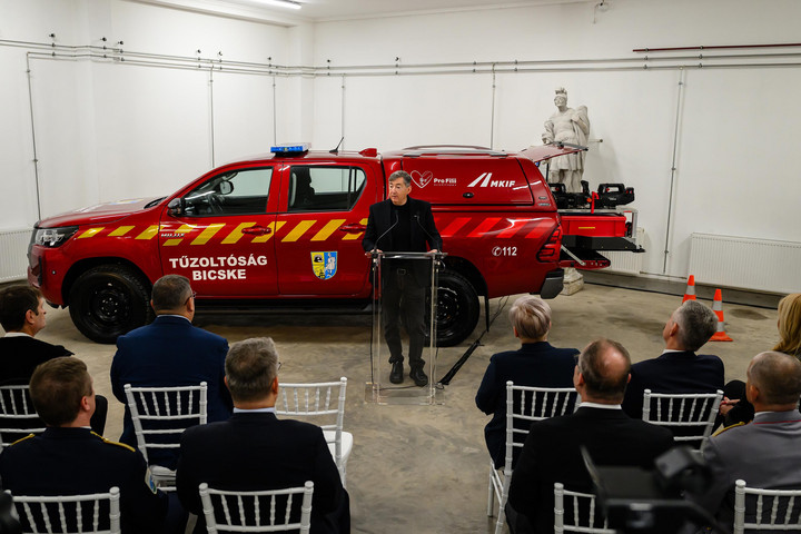 Mészáros Lőrinc: új, mentést segítő járművet kapott a Bicskei Önkéntes Tűzoltóság
