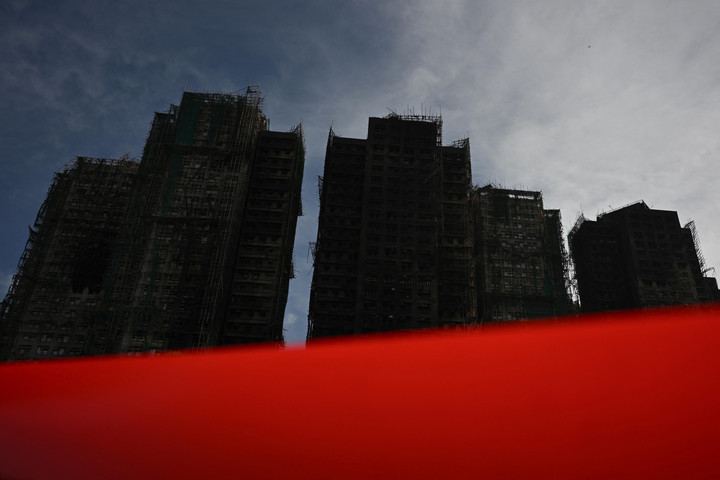 Véget ért az oltás a lángba borult hongkongi lakótömbnél