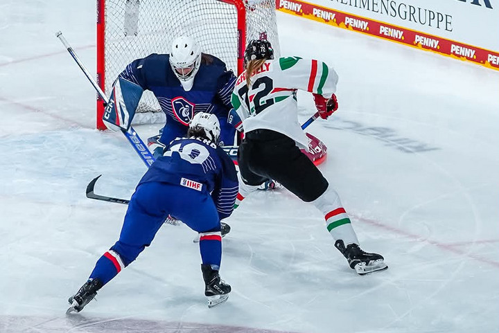 Fotó: Facebook/Magyar Jégkorong Szövetség Hokisiker: győztek a magyar hölgyek a franciák ellen