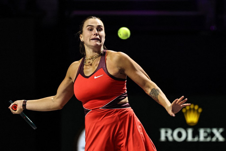 Fotó: FAYEZ NURELDINE / AFP Szabalenka lesz Rybakina vb-döntős ellenfele