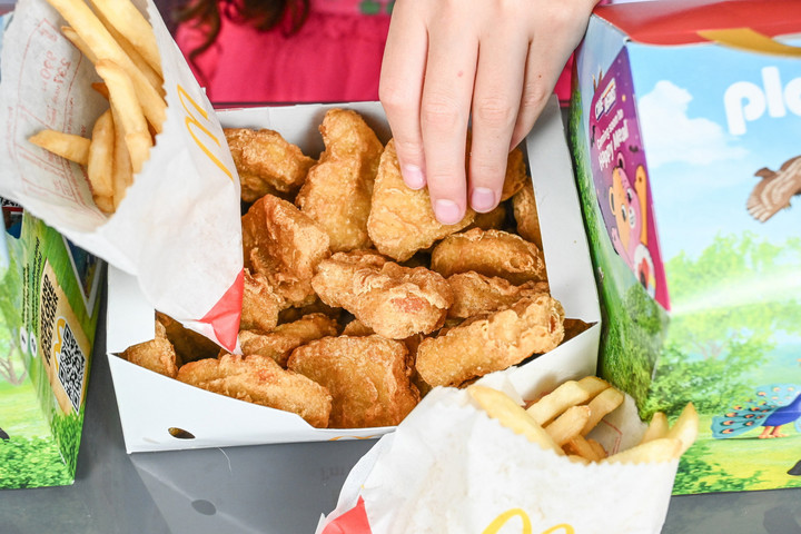 Egy kétéves kislány sérült meg a Happy Meal menütől
