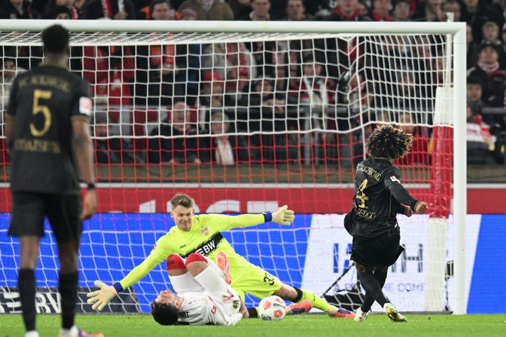 Bundesliga: hiába botlott, tovább nőtt az előnye a listavezetőnek