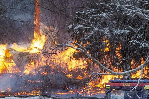 Gyufát ragadott a felajzott nő