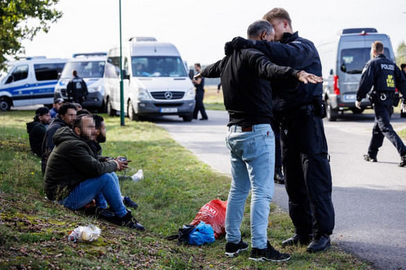 Lengyelországnak nem kell befogadnia migránsokat