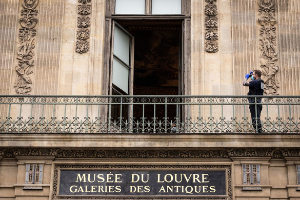 Kiderült, hogy a rablók kinek akarták eladni a Louvre ékszereit
