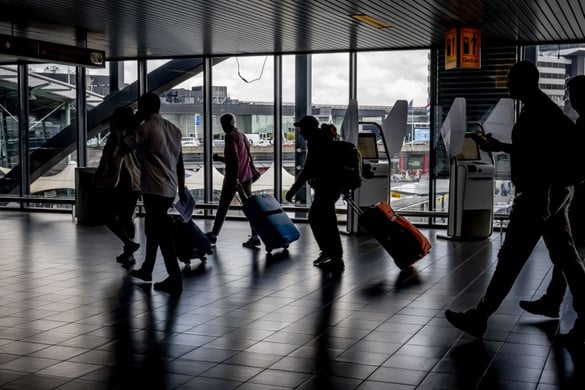 Már tudjuk, milyen sürgősségi vásárlásokat térít meg a biztosító, ha késik a repülőgépünk