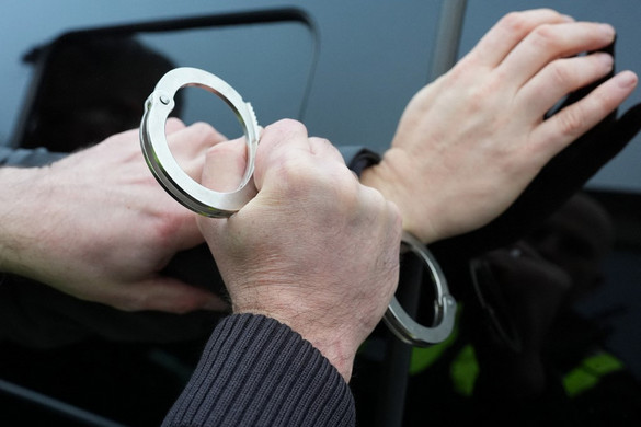 Menekülés közben mentek az oszlopnak