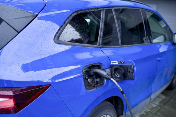 Elektromos rekord a hazai autópiacon