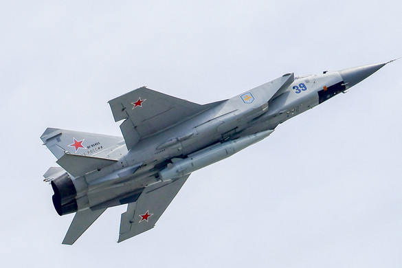 Hiperszonikus rakétát hordozó MiG-31-est próbált eltéríteni a brit és az ukrán hírszerzés