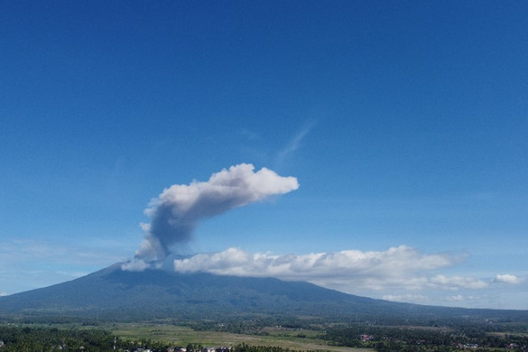 Tízezer éve szunnyadó vulkán tört ki