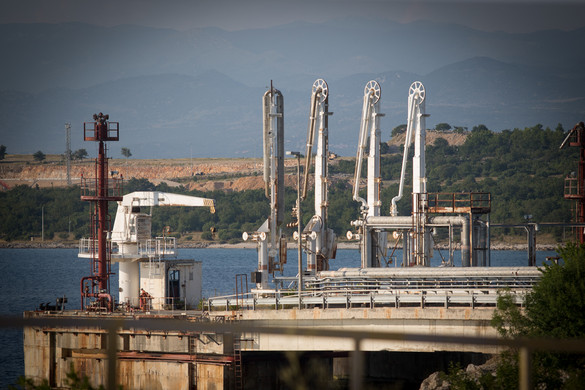 Nem elég az Adria-vezeték