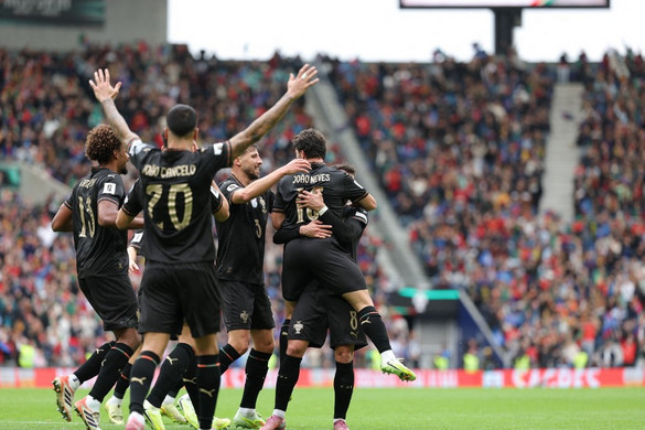 Fölényes portugál győzelem és kijutás