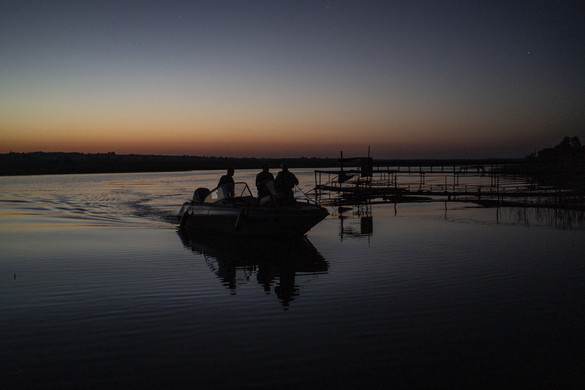 A határsértőknek gumicsónakot is adtak az embercsempészek