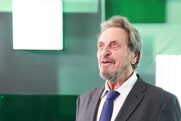 Musk apja csodálja Putyint