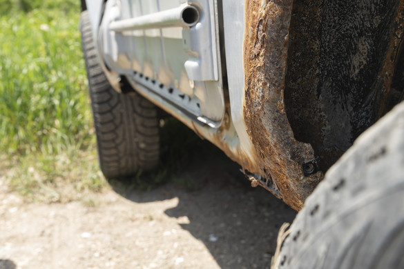 Hogyan lehet eltávolítani a rozsdát az autó karosszériájáról?