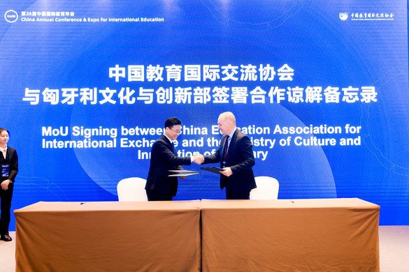 Együttműködési megállapodást kötött a KIM és a Kínai Oktatási Csereprogramok Szövetsége