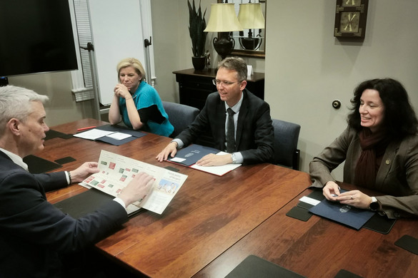 „A békepárti országoknak össze kell fogniuk”