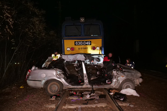 Szörnyű tragédia: öten meghaltak egy vasúti átjárónál