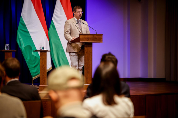 Jó hír érkezett a nyugdíjasoknak és a nevelőszülőknek