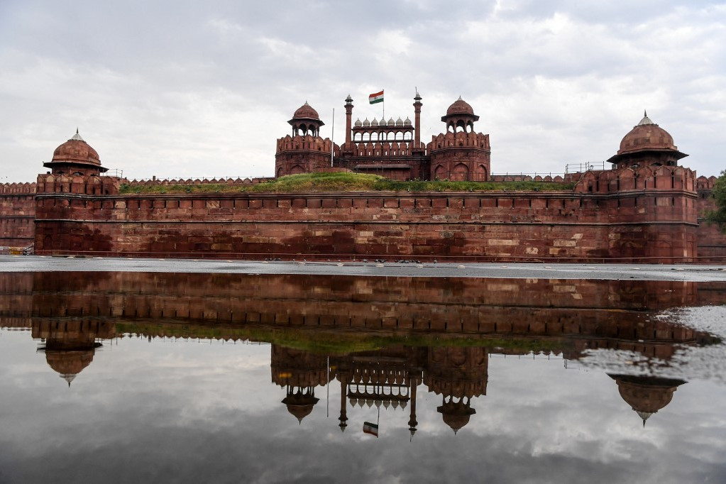 Felrobbant egy autó, többen életüket vesztették