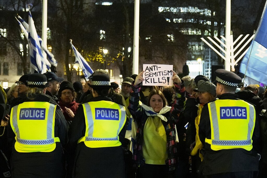 Emelték a terrorellenes készültség szintjét Nagy-Britanniában