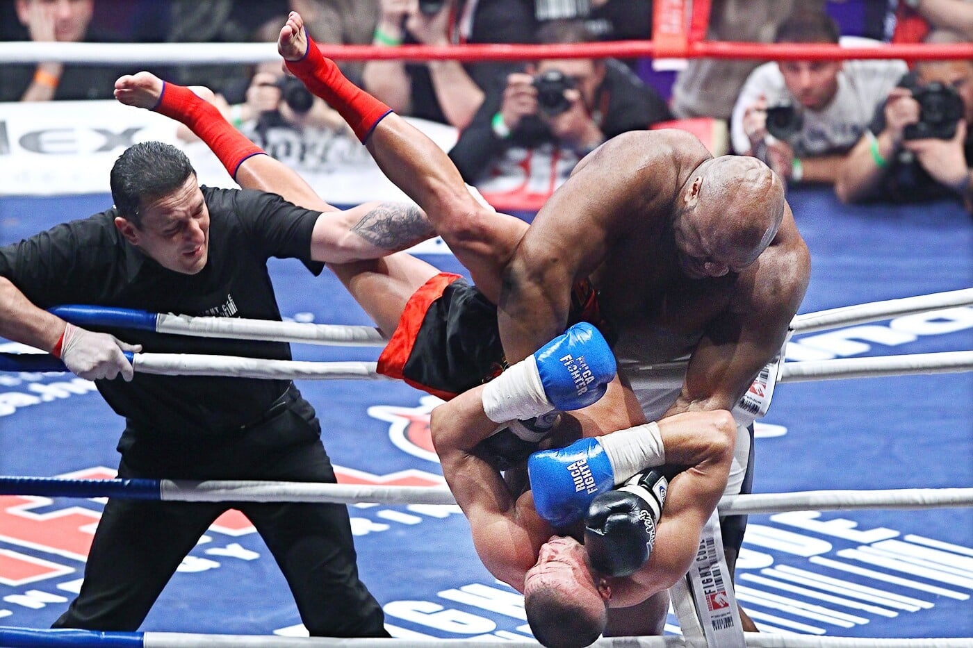 Innen szép felállni című kép. 2011-ben sport (egyedi) kategóriában 1. helyezést ért el a Magyar Sajtófotó Pályázaton. 
Csudai ezt írta a képről: A szorítóba negyvenhat évesen visszatérő, 78 kilogrammos Kunkli Tivadar világ és Európa-bajnok thai-box harcos legyőzte a Szörnyként emlegetett 170 kilós Bob Sappet