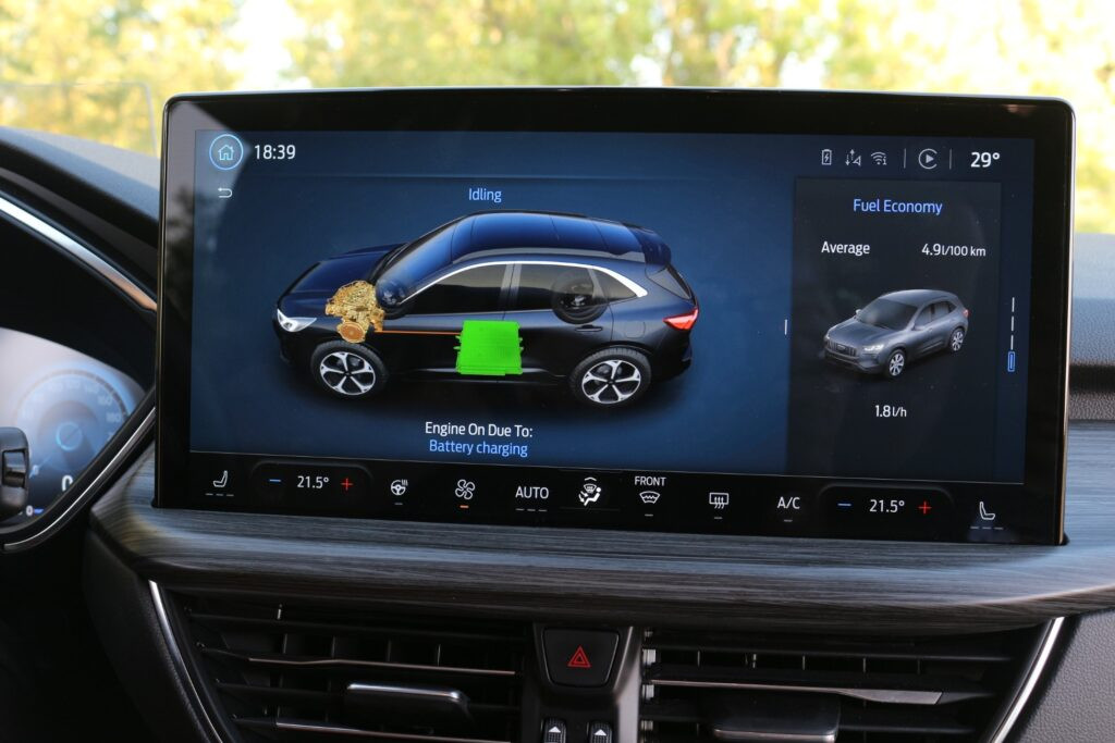 Ford Kuga PHEV belső