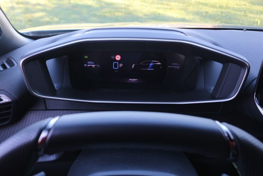 Peugeot 2008 Hybrid műszerfal