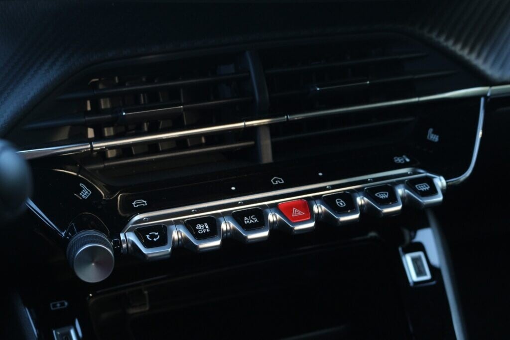 Peugeot 2008 Hybrid belső