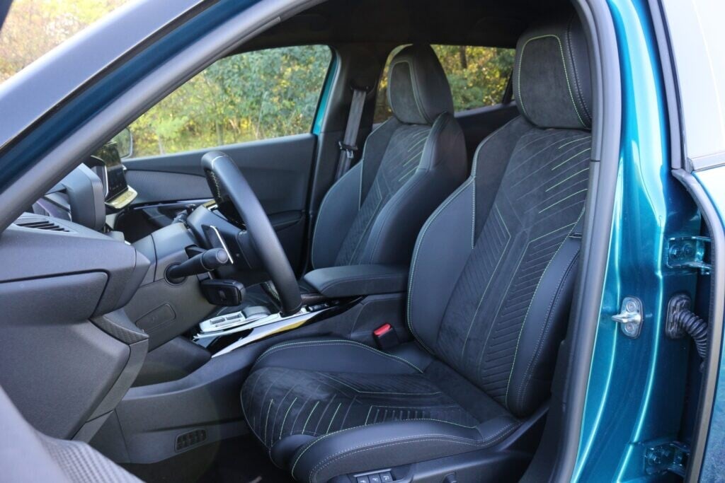 Peugeot 2008 Hybrid belső