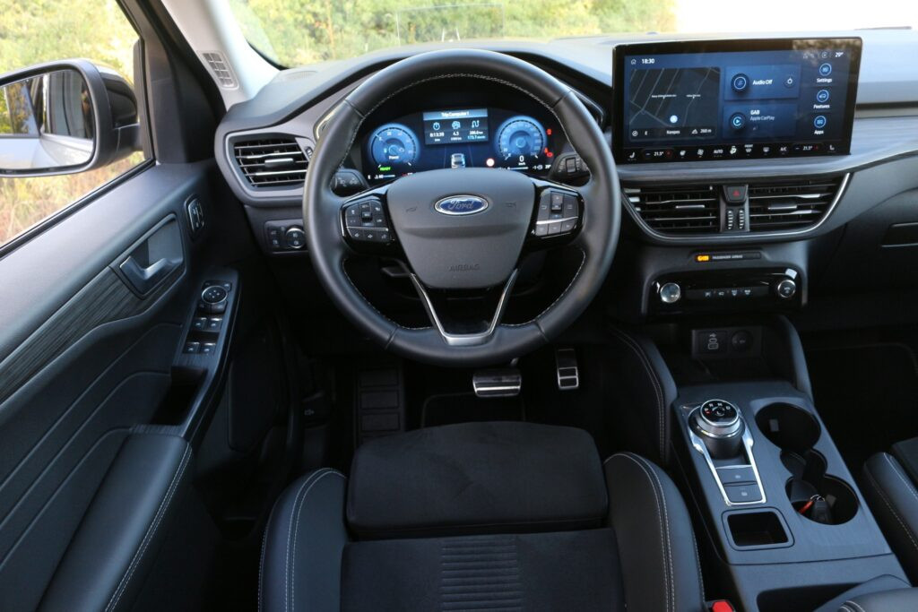 Ford Kuga PHEV belső