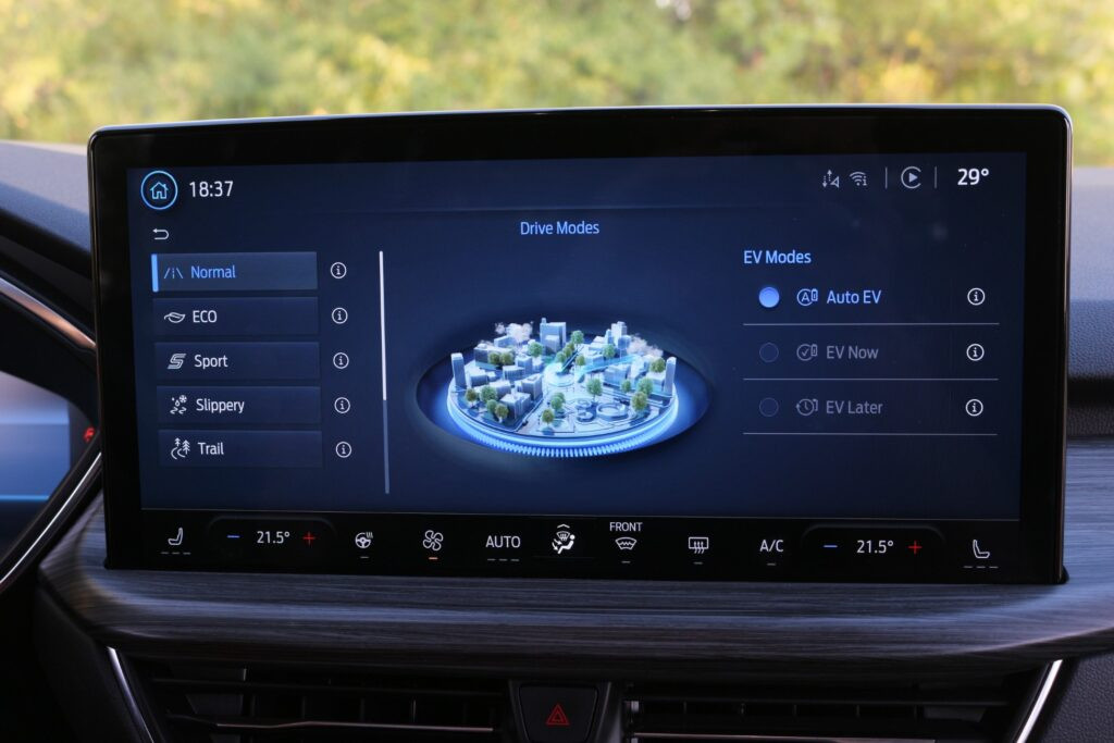 Ford Kuga PHEV vezetési módok