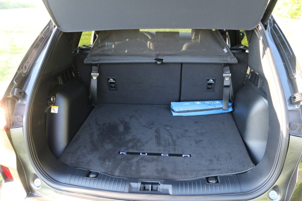 Ford Kuga FHEV csomagtartó