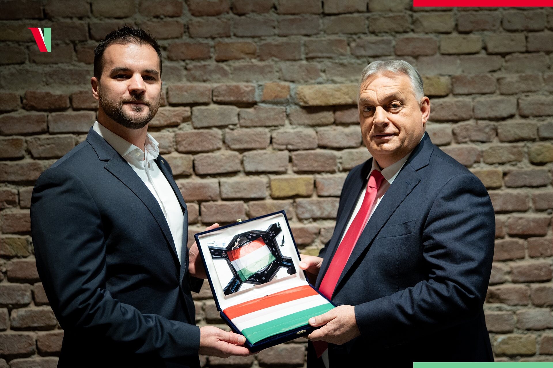 Orbán Viktor kitüntetést adományozott a csillagok meghódítójának, Kapu Tibor űrhajósnak