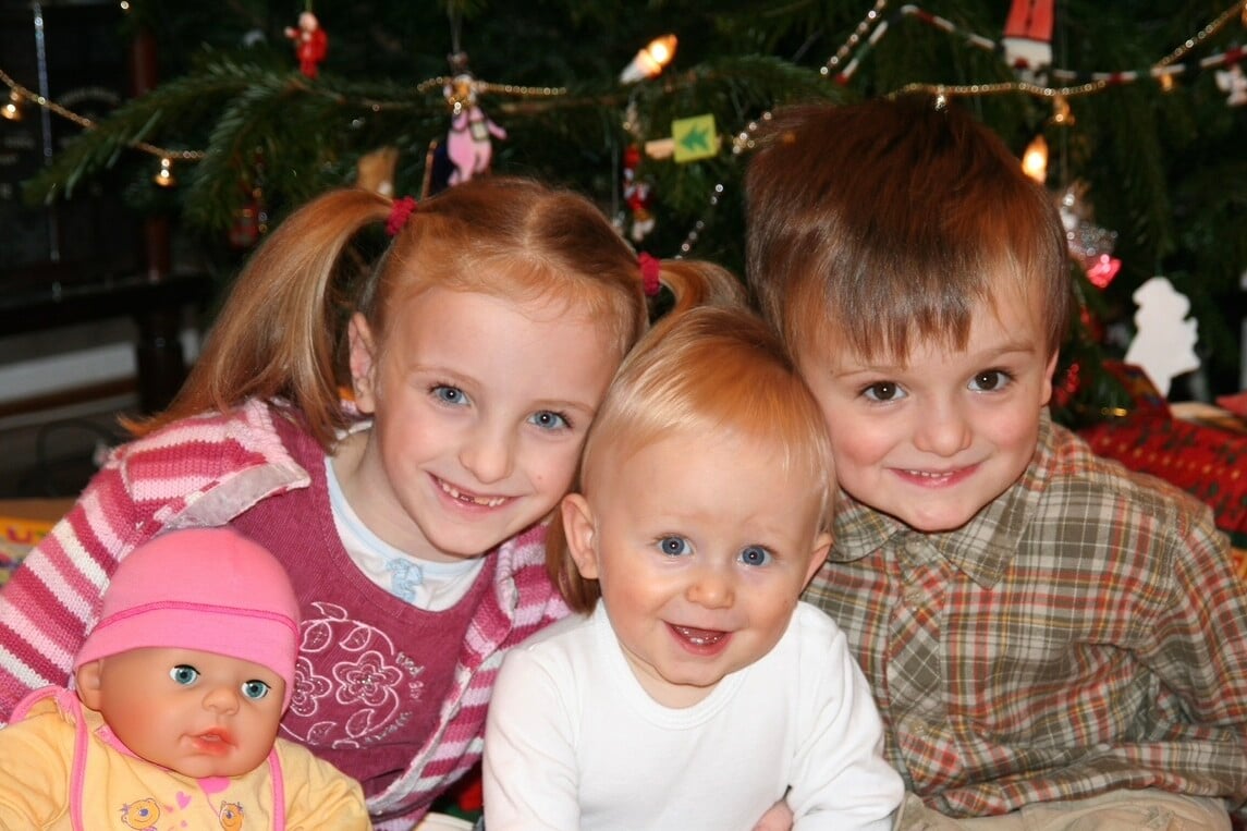 Szandi és Bogdán Csaba gyermekei abból az időból, amikor a Jézuskának készítettek ajándékot