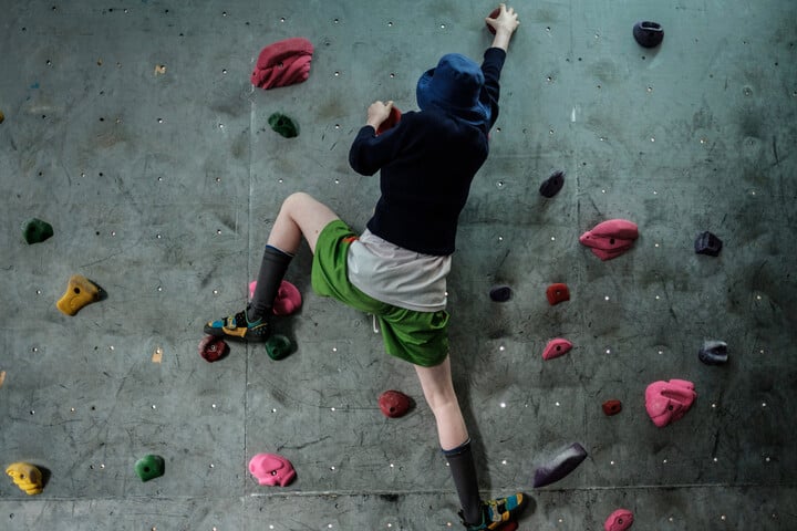 Fotó: AFP/Yasuyoshi Chiba Több mint 100 iskolában épül mászófal