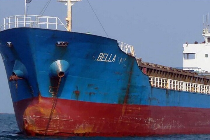 A Bella 1 szellemtanker menekül az amerikai parti őrségtől