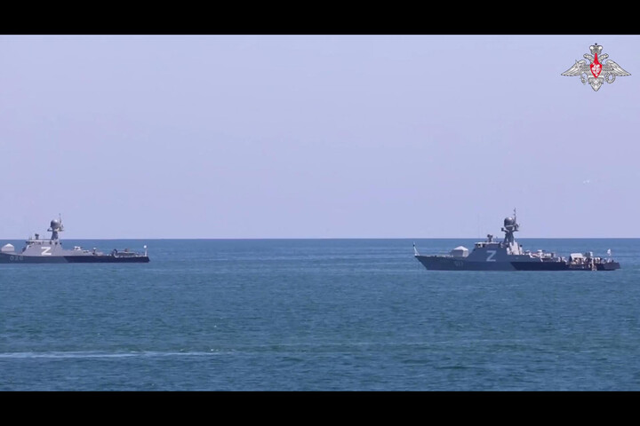 Megsemmisítettek két orosz hajót a Kaszpi-tengeren