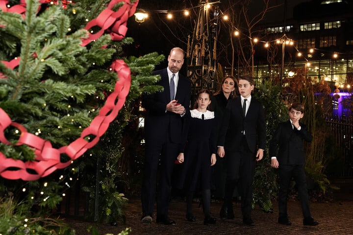 Fotó: Jordan Pettitt / POOL / AFP Furcsa időpontban bontja a királyi család az ajándékot