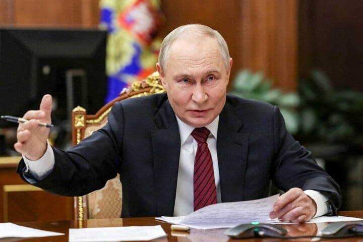 „Vlagyimir Putyinnal az év eredményeiről”